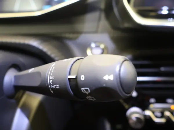 Peugeot e-2008 50 kWh Allure Pack 27