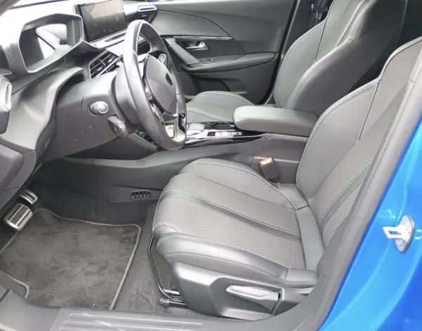 Peugeot e-2008 54 kWh GT 7