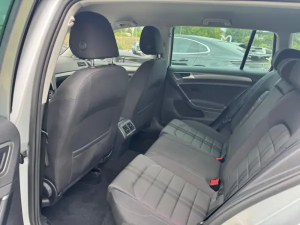 Volkswagen Golf Variant 1.6 TDi Highline DSG 24