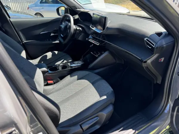 Peugeot e-2008 50 kWh Allure 8