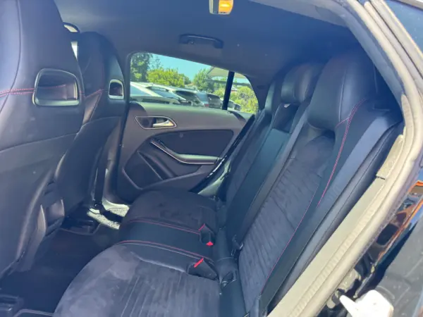 Mercedes-Benz CLA 180 d AMG Line 28