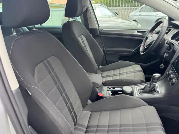 Volkswagen Golf Variant 1.6 TDi Highline DSG 28