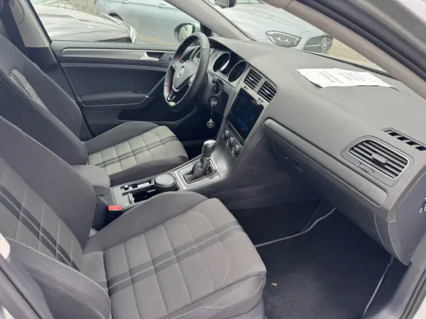Volkswagen Golf Variant 1.6 TDi Highline DSG 26
