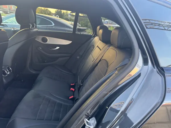 Mercedes-Benz C 300 de AMG Line 27