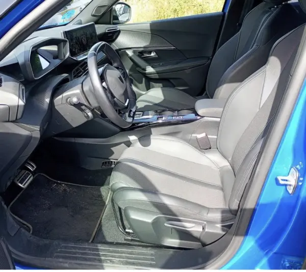 Peugeot e-2008 50 kWh GT 13