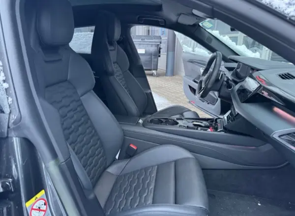 Audi e-tron GT quattro 12