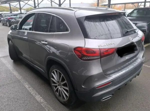 Mercedes-Benz GLA 250 e AMG Line 2