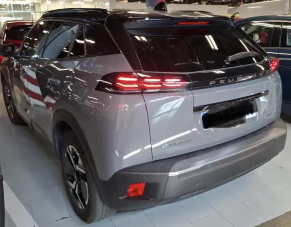 Peugeot e-2008 50 kWh GT 2