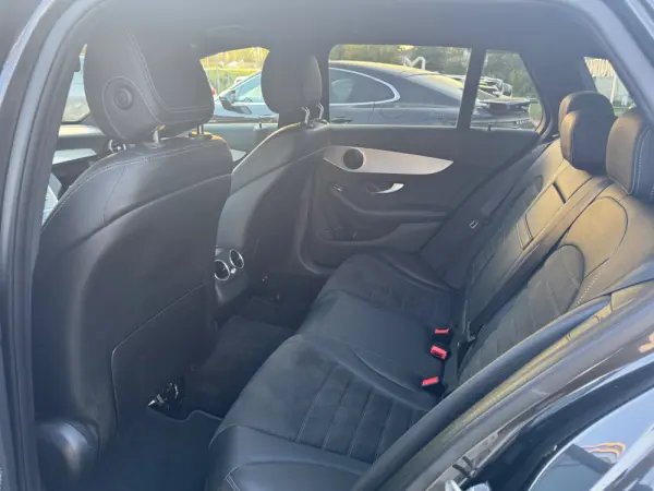Mercedes-Benz C 300 de AMG Line 28