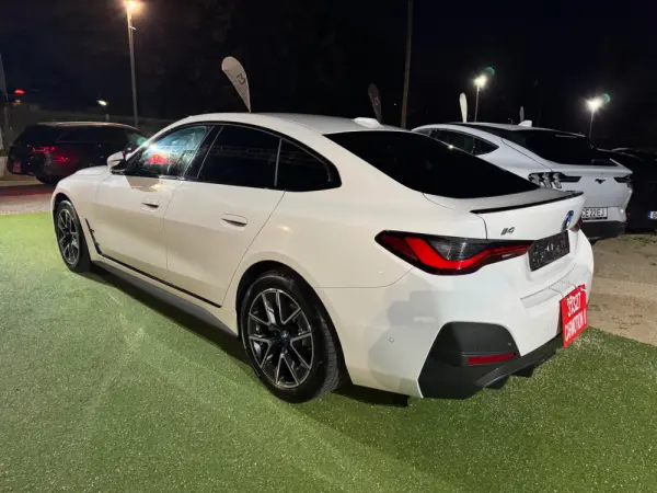 BMW i4 eDrive40 Pack Desportivo M 9