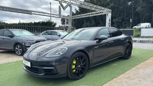 Porsche Panamera 4 E-Hybrid 1