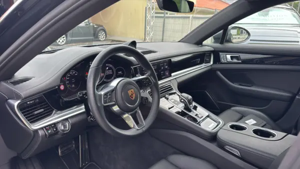 Porsche Panamera 4 E-Hybrid 13