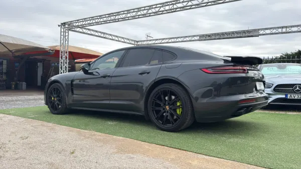 Porsche Panamera 4 E-Hybrid 3
