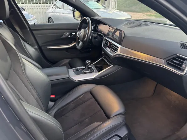 BMW 330 e Pack M Auto 10