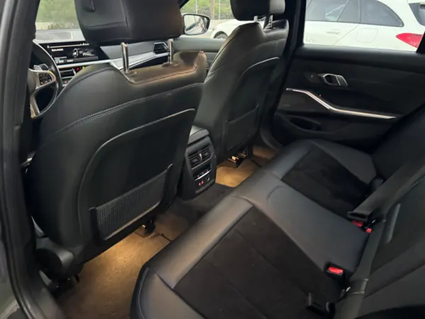 BMW 330 e Pack M Auto 18