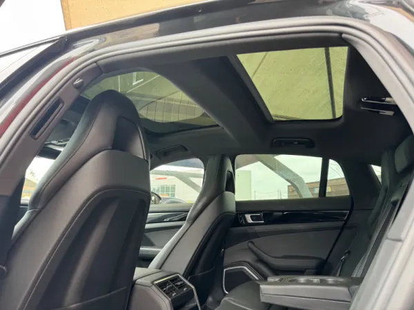 Porsche Panamera 4 E-Hybrid 6
