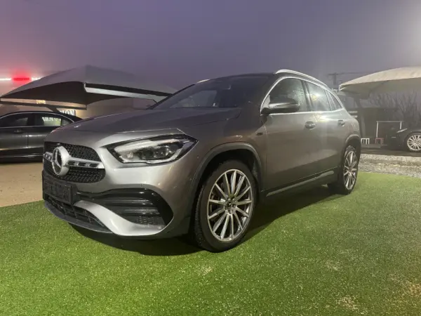 Mercedes-Benz GLA 250 e AMG Line 12