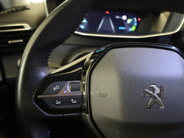 Peugeot e-2008 50 kWh Allure Pack 22