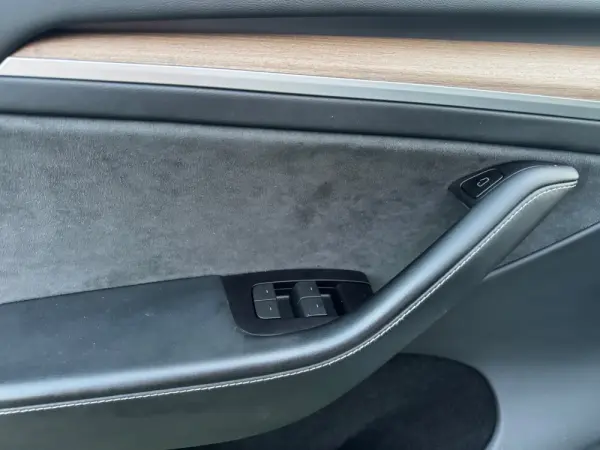 Tesla Model Y Long Range Dual Motor AWD 25
