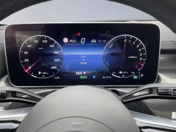 Mercedes-Benz C 300 e AMG Line 8