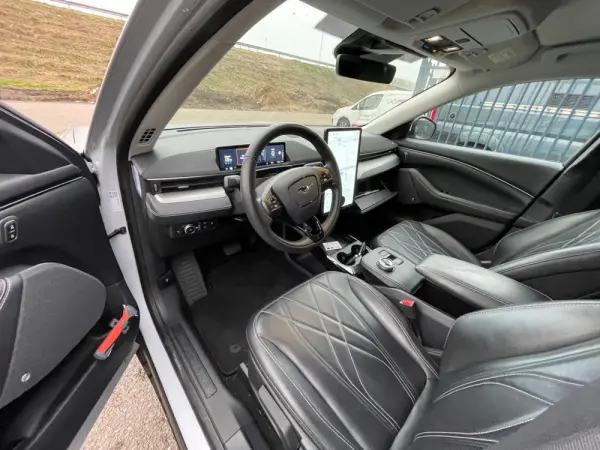 Ford Mustang Mach-E 75.7 kWh Base 13