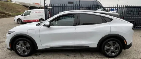 Ford Mustang Mach-E 75.7 kWh Base 3