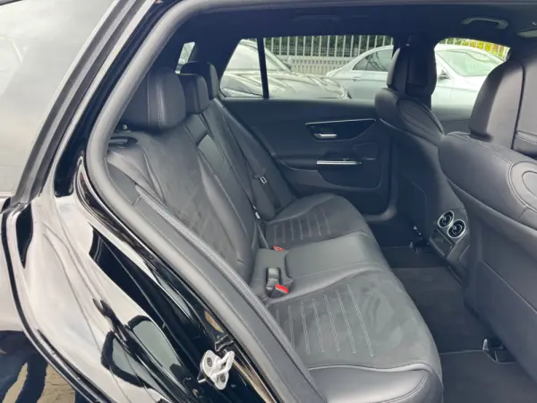 Mercedes-Benz C 300 e AMG Line 14