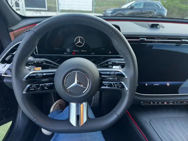 Mercedes-Benz E 300 E300de AMG Line 12
