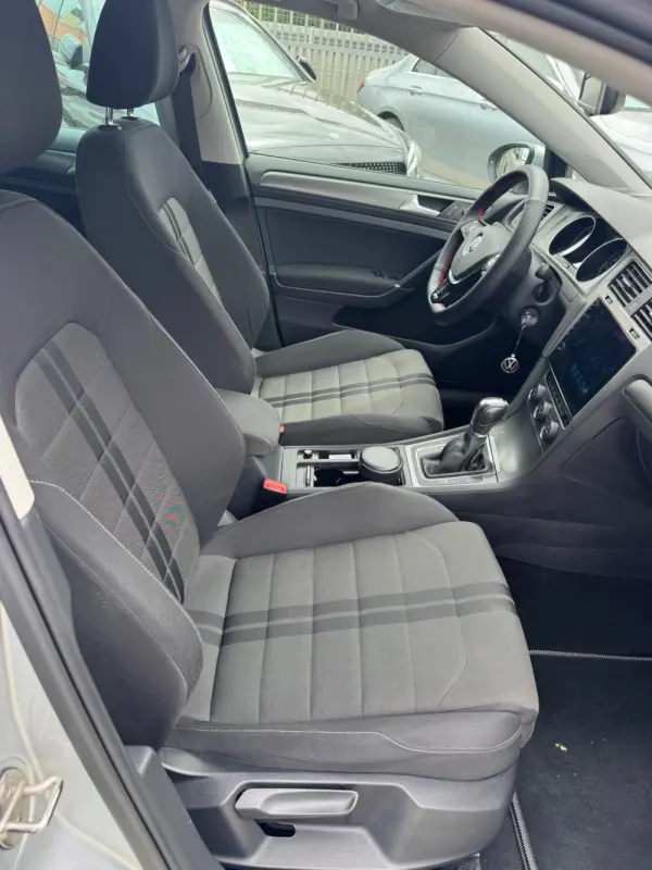Volkswagen Golf Variant 1.6 TDi Highline DSG 25