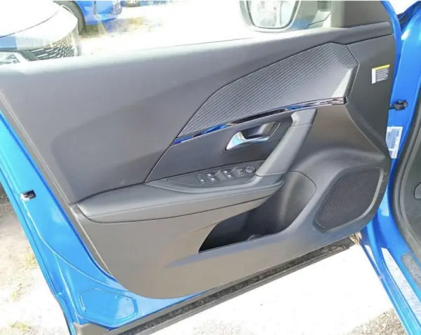 Peugeot e-2008 50 kWh GT 8