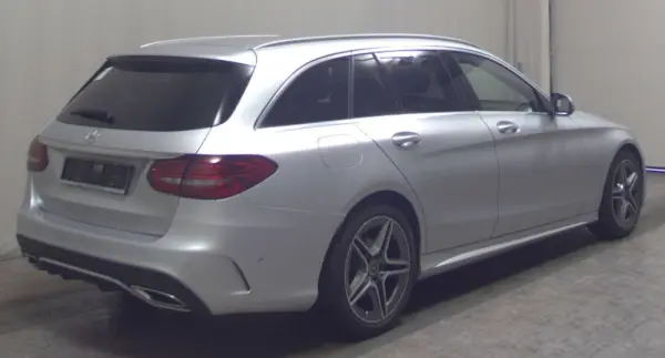 Mercedes-Benz C 300 de AMG Line 2
