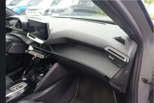 Peugeot e-2008 50 kWh GT 8