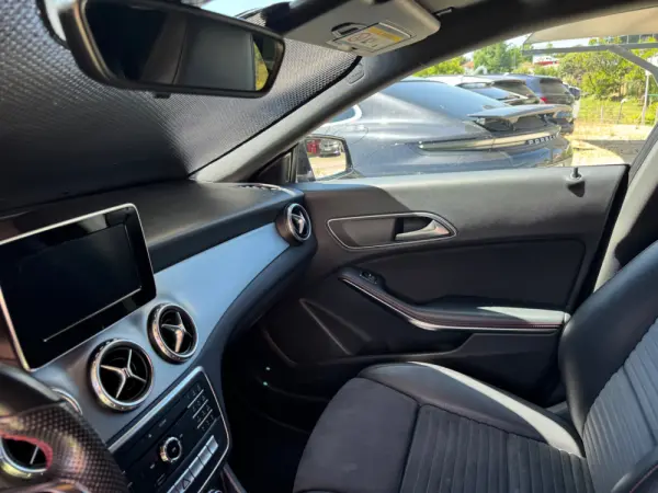 Mercedes-Benz CLA 180 d AMG Line 34