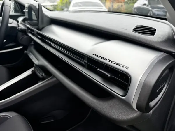 Jeep Avenger 54 kWh Summit 4