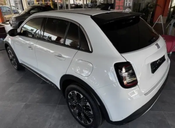Fiat 600 1.2 Hybrid La Prima 6