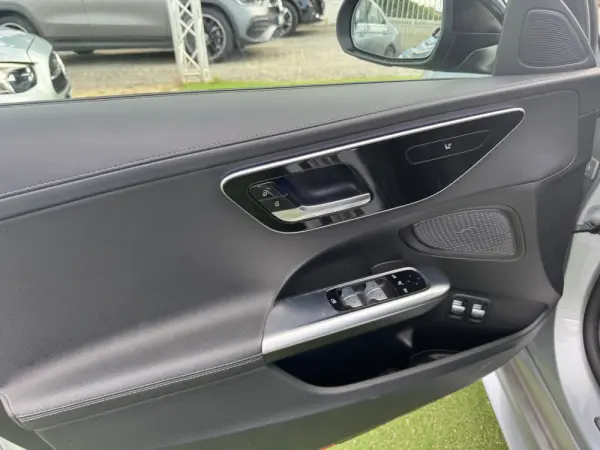 Mercedes-Benz C 300 e AMG Line 8