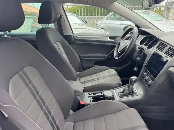Volkswagen Golf Variant 1.6 TDi Highline DSG 27