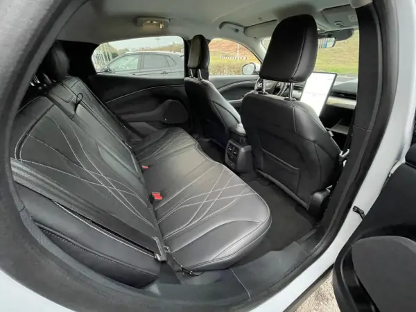 Ford Mustang Mach-E 75.7 kWh Base 11