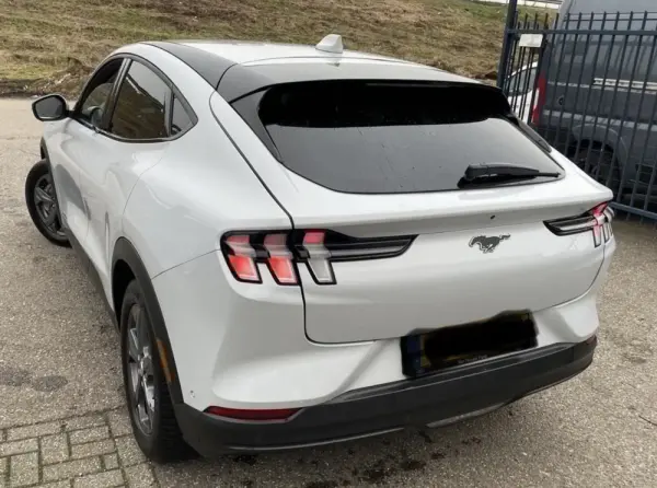Ford Mustang Mach-E 75.7 kWh Base 15