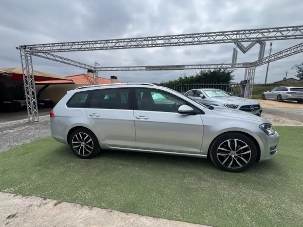 Volkswagen Golf Variant 1.6 TDi Highline DSG 19