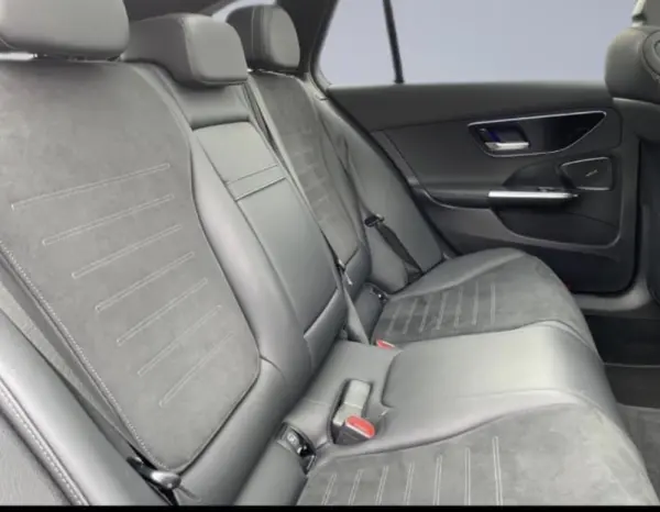 Mercedes-Benz C 300 e AMG Line 9