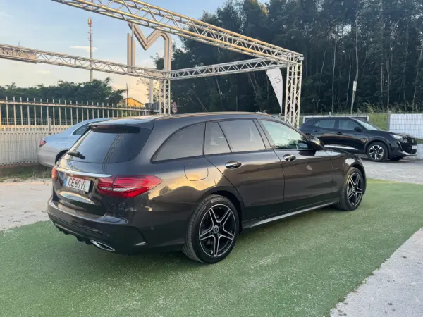 Mercedes-Benz C 300 de AMG Line 6