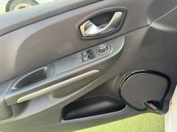 Renault Clio 0.9 TCe Limited Edition 17