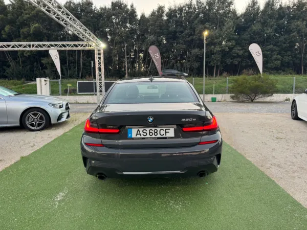 BMW 330 e Pack M Auto 4