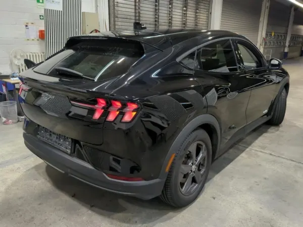 Ford Mustang Mach-E 98.7 kWh Premium 2