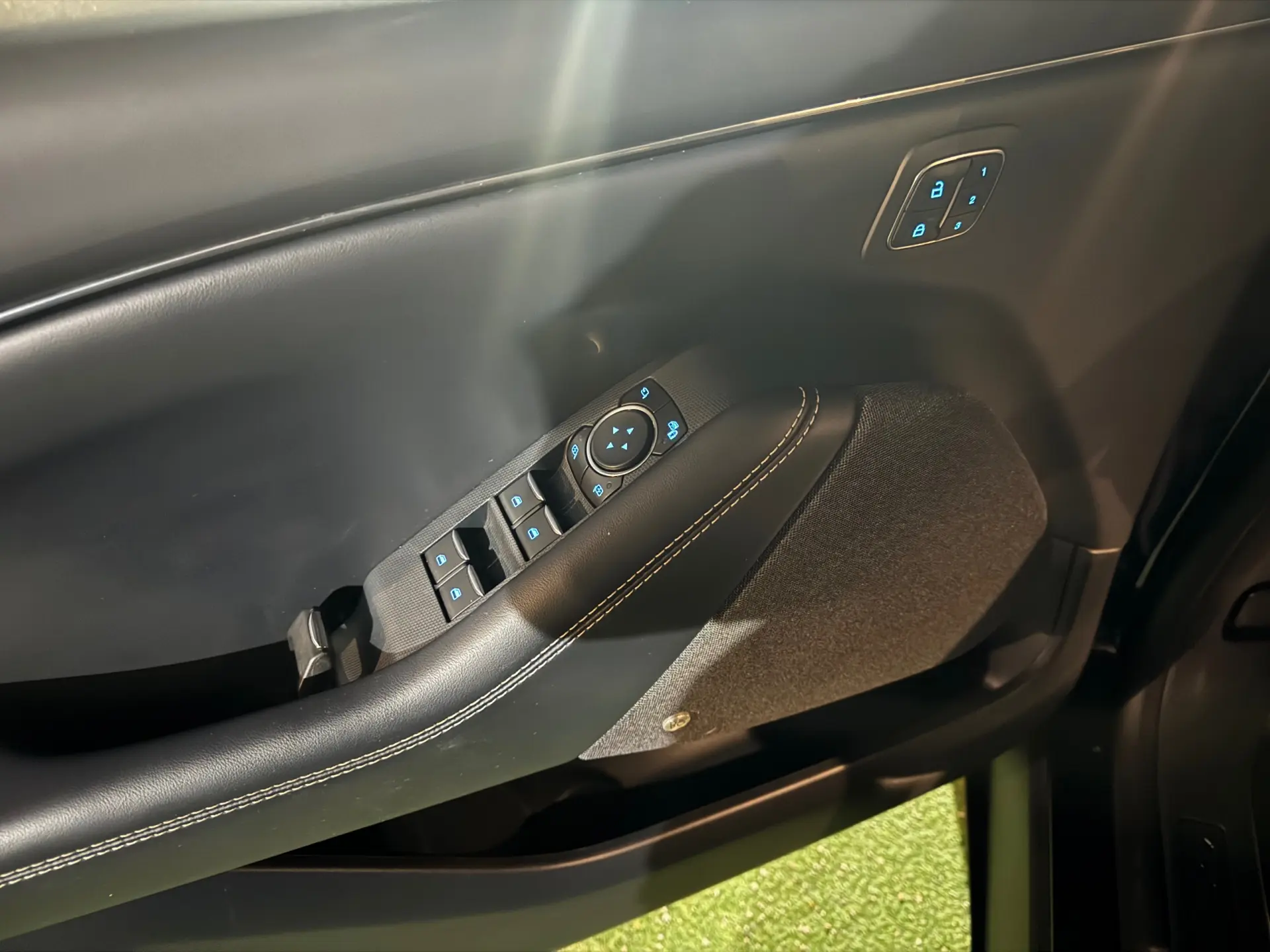 Ford Mustang Mach-E 98.7 kWh Premium 26