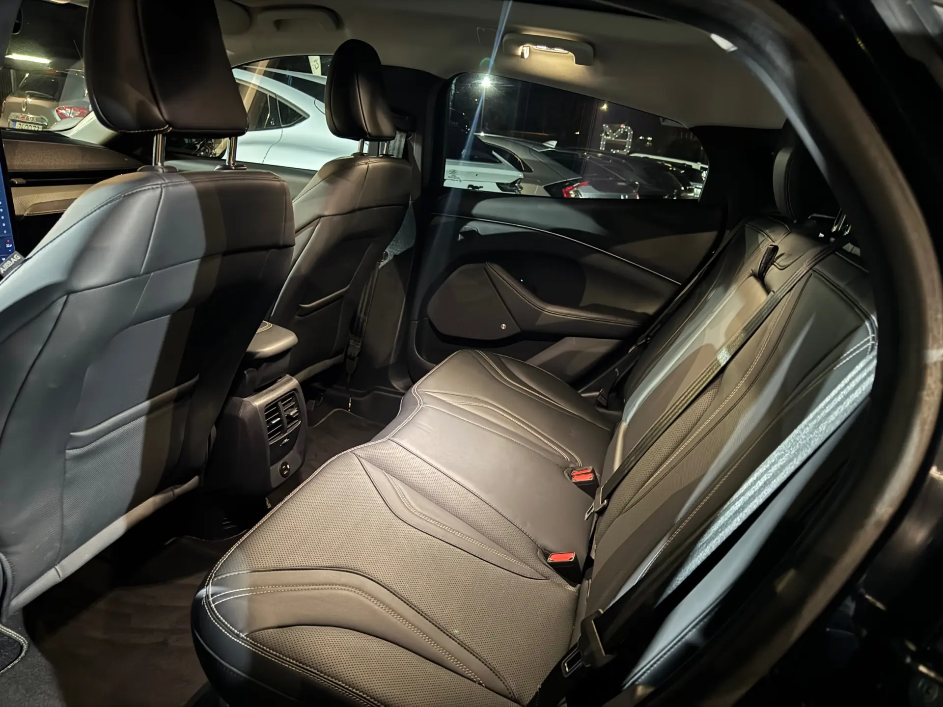 Ford Mustang Mach-E 98.7 kWh Premium 31