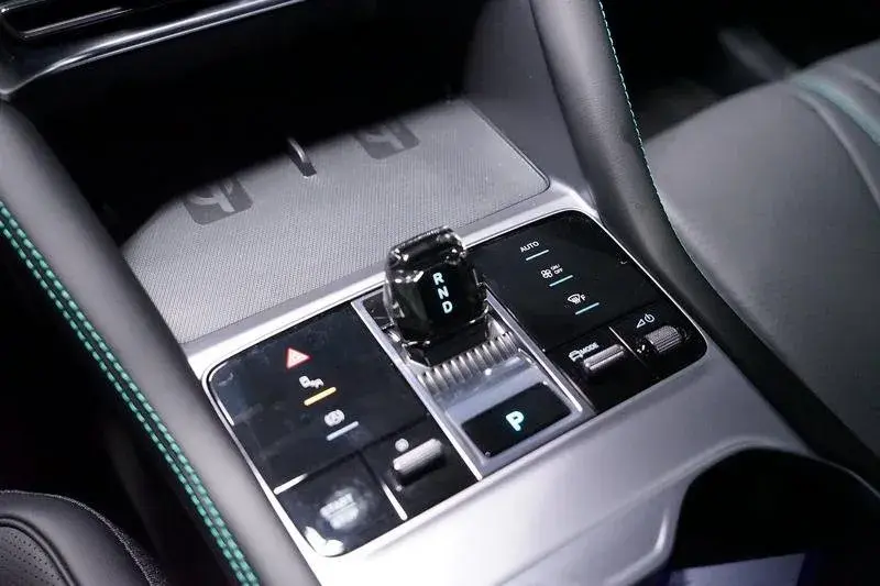 BYD Seal U 87 kWh design 15