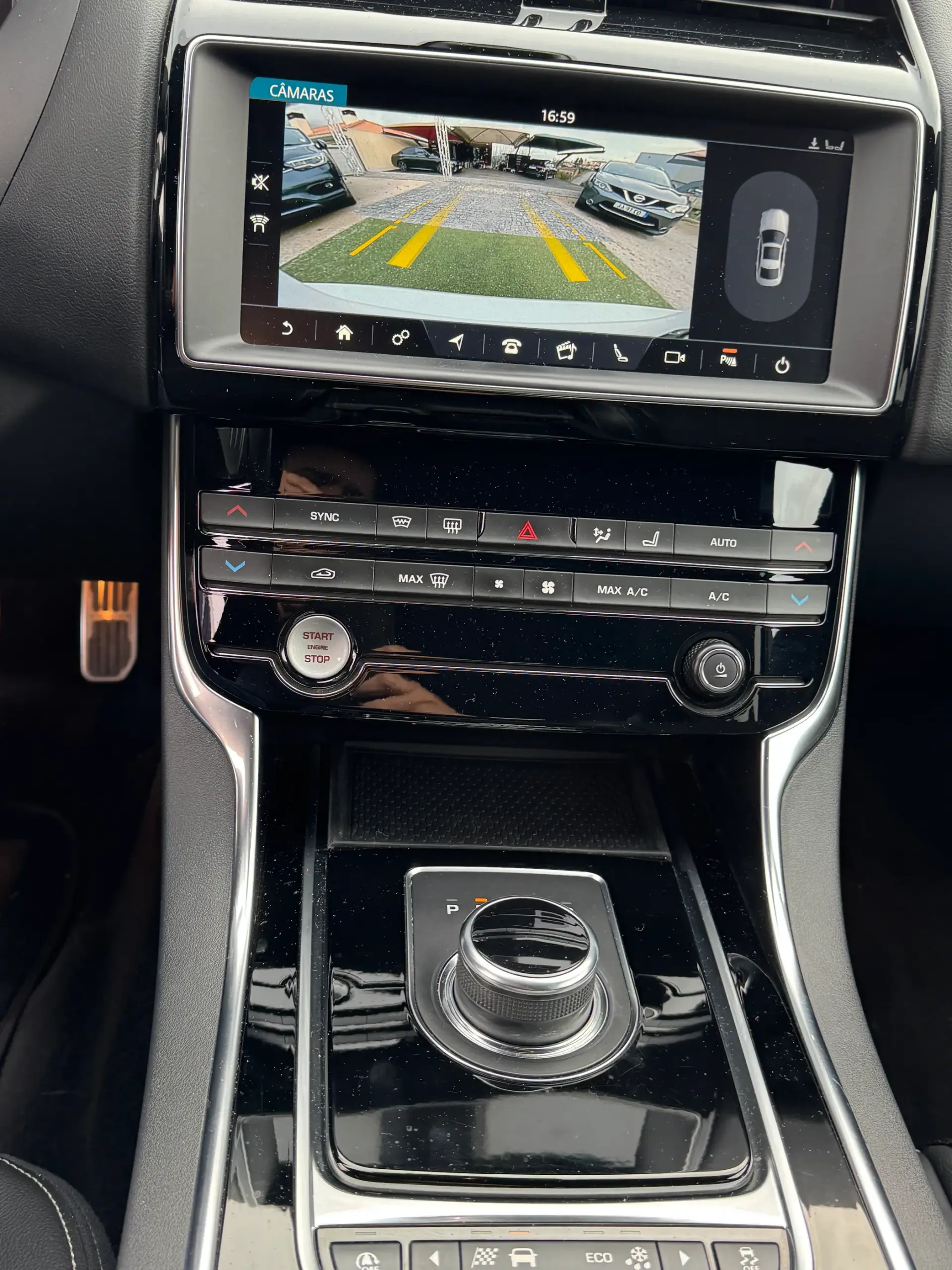 Jaguar XE 20d Aut. R-Sport 7