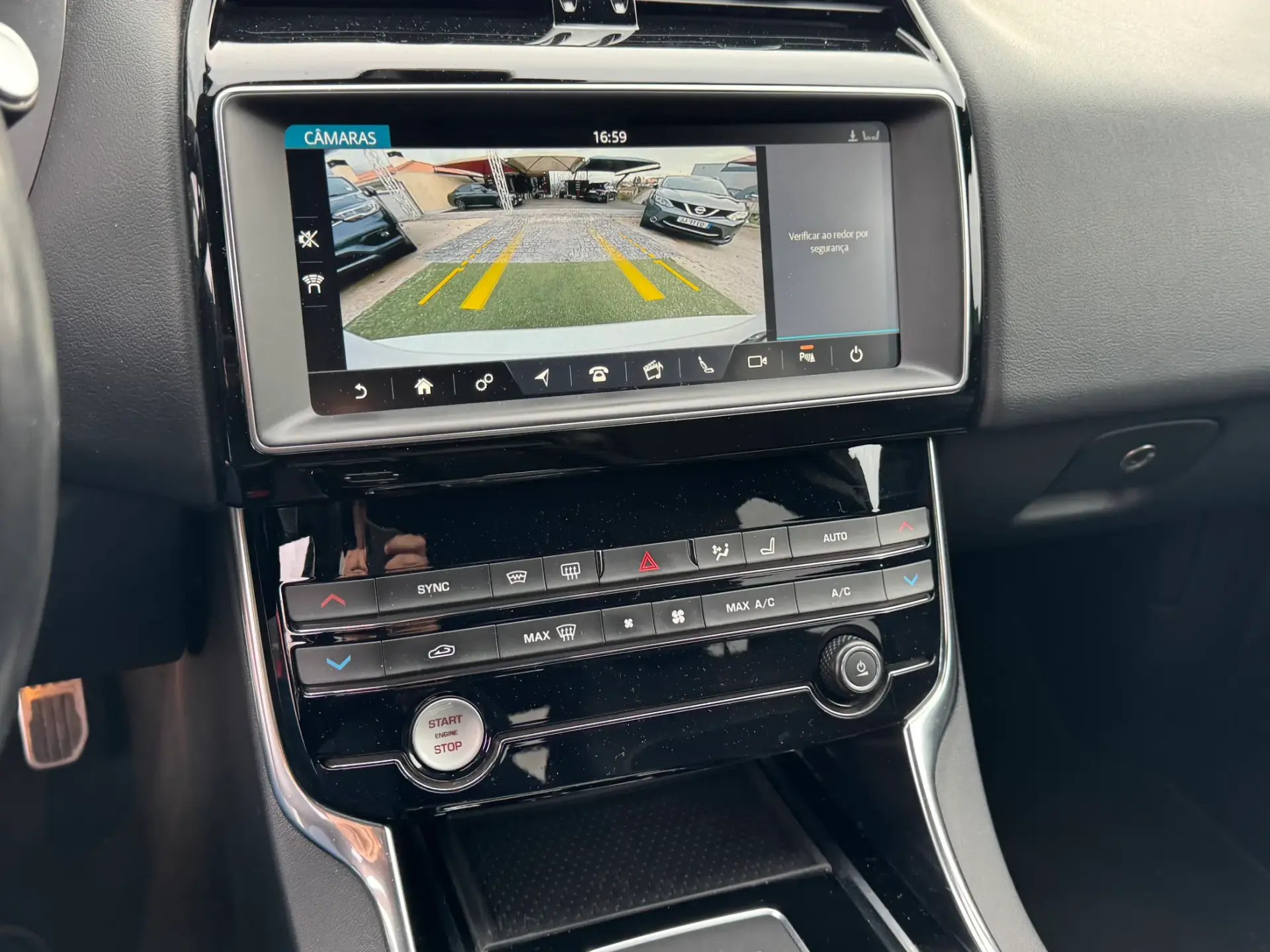 Jaguar XE 20d Aut. R-Sport 11